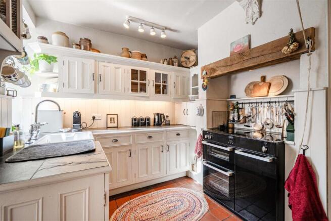 Kitchen (2).jpg