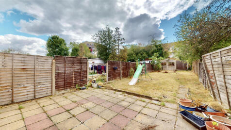 Kings Avenue, Greenford, UB6