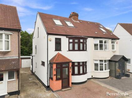 Cambridge Avenue, Gidea Park, RM2