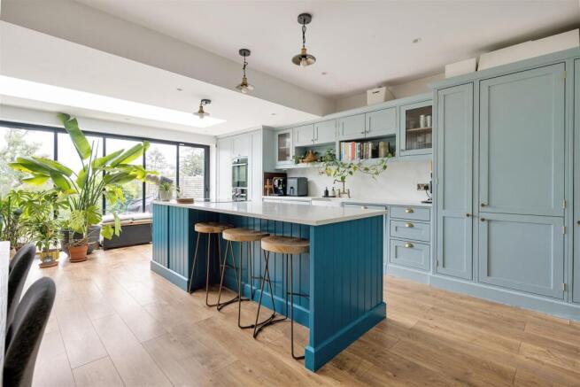 Mapperley Drive, IG8