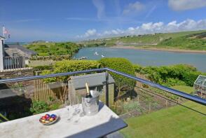 The Dog Watches, Bantham To Aunemouth Cross, Kingsbridge TQ7 3AN