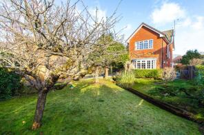 123, Kings Road, Fleet GU51 3DR