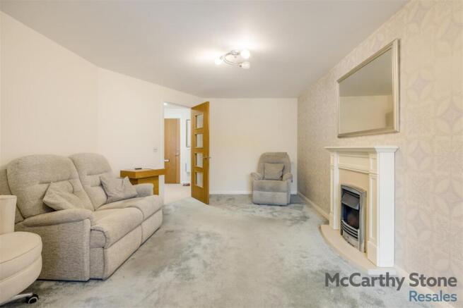 8676192-interior12.jpg