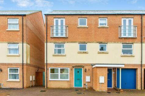 Lancaster Gate, Upper Cambourne, Cambridge