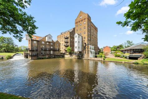 Coxes Lock, Addlestone