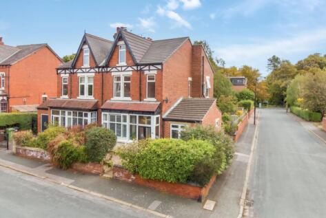 Gledhow Wood Avenue, Roundhay, LS8