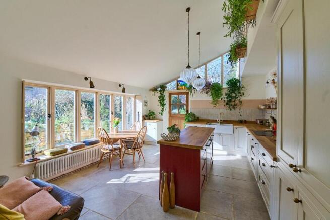 BA15_2HG KITCHEN LO RES_.jpg