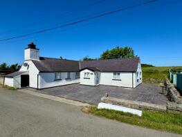 Maes Gwyddau, Llanfwrog, Holyhead LL65 4YG