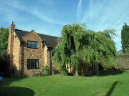 Abbotstone, Lambourn Road, Weston, Newbury RG20 8JF