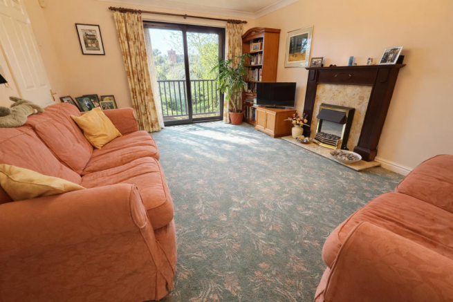LOUNGE & DINING ROOM