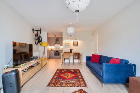 Quadrant House,
Kew Green, TW9