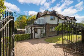 1, Tea Caddy Cottages, Worthing Road, Horsham RH13 8LG