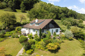 10, Whitecourt, Dursley GL11 5TG