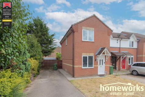 Brooks Drive, Scarning, Dereham, NR19 2TB