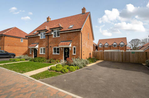 Maple Drive, Kirdford, RH14
