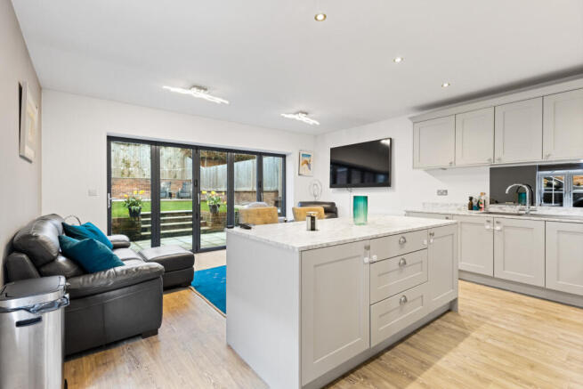 Kitchen / Dinning
