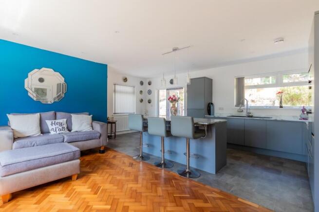 Lounge Kitchen
