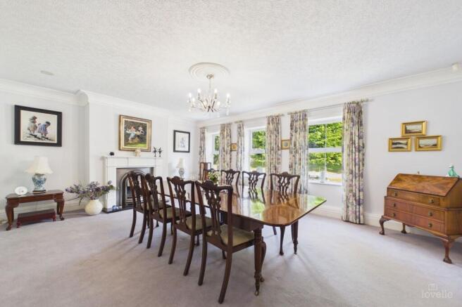FORMAL DINING ROOM