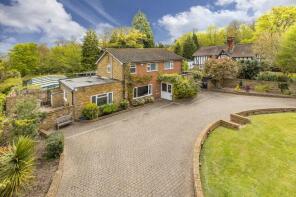 White Gates, Lyne Lane, Chertsey KT16 0AL