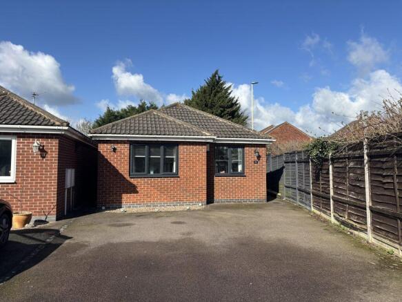 2 bedroom detached (bungalow) at Homefield Road, S