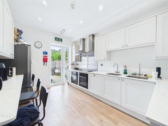 6-bed HMO for Auction, Fishponds (3).jpg