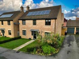 2, Crathes Gardens, Westcroft, Milton Keynes MK4 4JX