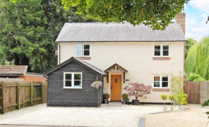Afon, Cow Lane, Andover SP11 8NY