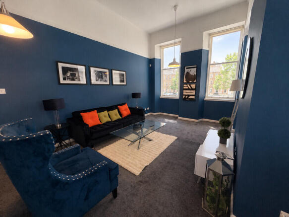 P LIVINGROOM