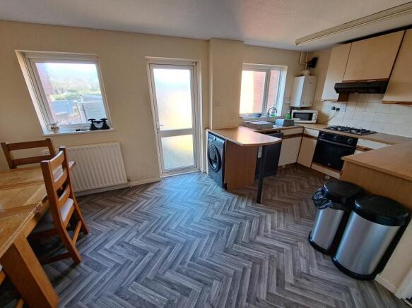 KITCHEN / DINER