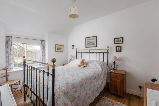 Bell Cottage Bedroom 1-1.jpg