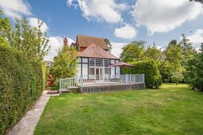 Manor Close, Bicester Road, Buckingham MK18 4EN