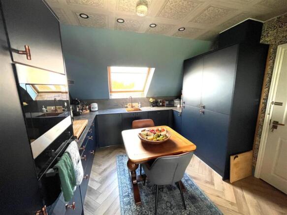 Kitchen 1.jpg