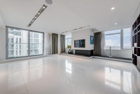 Pan Peninsula Square,
Millwall, E14
