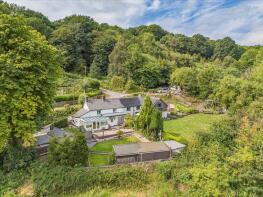 Christmas Cottage, Varteg Terrace, Shop Road, Cwmavon, Pontypool NP4 8UR