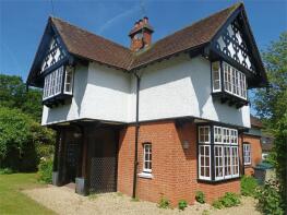 Cricketfield Villa, Road Running Through Harpsden, Harpsden, Henley-on-thames RG9 4HQ