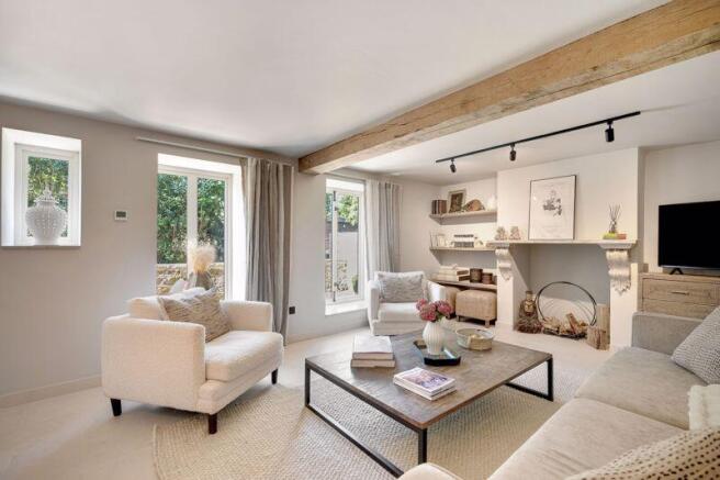 Light and spacious sitting room