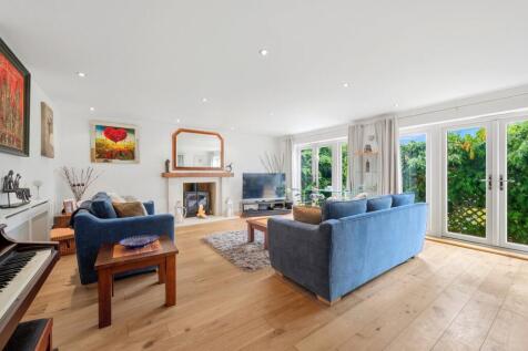 The Fairway, Weybridge, KT13