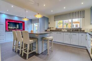 8, Falcon Close, Leicester LE3 3NP