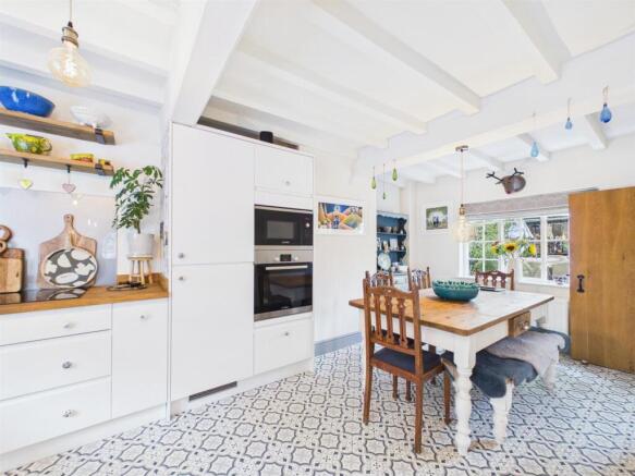 KITCHEN DINER