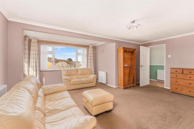 13 Wesley Drive, Banbury-7.jpg