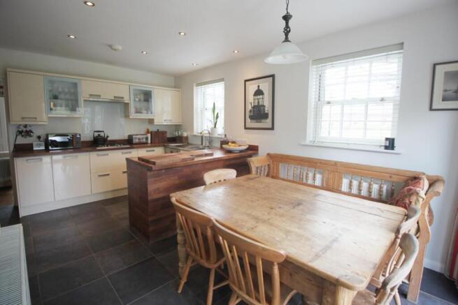 Kitchen 2.JPG