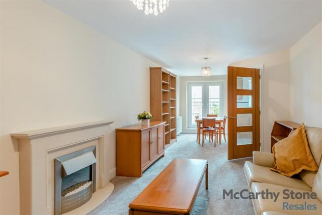 8656971-interior01.jpg