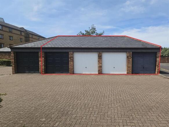 1 - Four Garages in Redcliffe - Red Line.jpg
