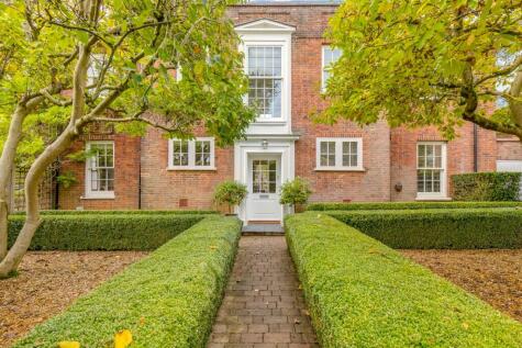 Parkway, West Side, Welwyn Garden City, Hertfordshire, AL8 6HQ