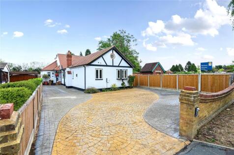 Staines Road, Laleham, Surrey, TW18