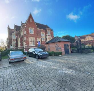 £350,000 - £375,000 The Galleries, Warley, Brentwood