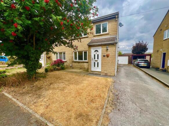 Bramleys Estate Agents - Cotswold Mews - Kirkburto
