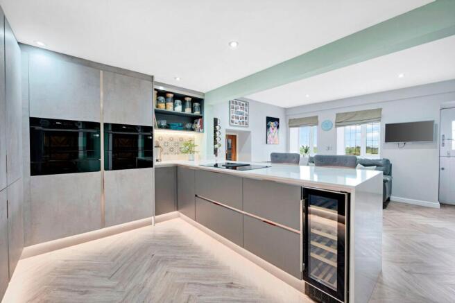 Family Kitchen / Dining Room