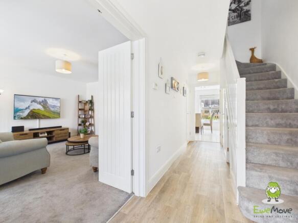 EweMove Estate Agents Basingstoke - White Clover D