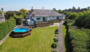 The Nook, Marlpits Lane, Battle TN33 9LD